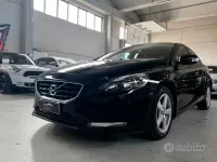 Usata Volvo V40 Kinetic 115 CV (84 kW) 2014 Nero Berlina