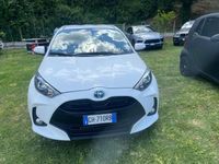 Usata Toyota Yaris Hybrid Lounge 92 CV (67 kW) 2022 Bianco Berlina