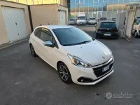 Usata Peugeot 208 GT-line 100 CV (73 kW) 2017 Bianco Utilitaria