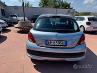 Gebraucht Peugeot 207 92 PS (67 kW) 2011 Grau Limousine
