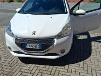 Usata Peugeot 208 Access 68 CV (50 kW) 2015 Bianco Utilitaria
