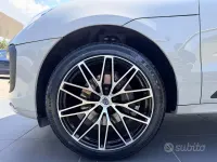 Usata Porsche Macan Edition 265 CV (194 kW) 2023 Grigio SUV
