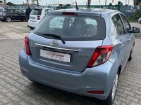 Usata Toyota Yaris Lounge 90 CV (66 kW) 2012 Blu Berlina