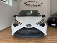 Usata Toyota Aygo Connect Style 72 CV (52 kW) 2021 Bianco Utilitaria