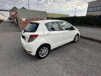 Usata Toyota Yaris 90 CV (66 kW) 2012 Bianco Utilitaria