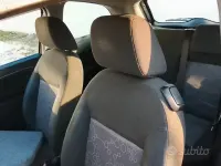 Usata Ford Fiesta 75 CV (55 kW) 2007 Bluazzurro Utilitaria