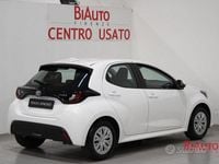 Usata Toyota Yaris Hybrid Active 115 CV (84 kW) 2023 Bianco Berlina