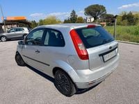 Usata Ford Fiesta Ghia 74 CV (54 kW) 2004 Argento Utilitaria
