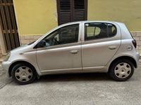 Usata Toyota Yaris 75 CV (55 kW) 2003 Grigio Berlina