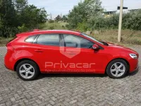 Usata Volvo V40 Kinetic 120 CV (88 kW) 2017 Rosso Utilitaria
