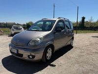 Usata Toyota Yaris Luna 86 CV (63 kW) 2005 Grigio Berlina