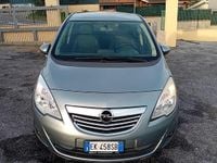 Usata Opel Meriva 100 CV (73 kW) 2012 Argento Monovolume