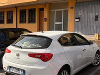 Usata Alfa Romeo Giulietta Distinctive 120 CV (88 kW) 2016 Bianco Utilitaria