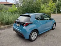 Usata Toyota Yaris Hybrid Business Edition 92 CV (67 kW) 2022 Blu/azzurro Berlina