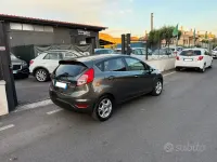 Usata Ford Fiesta 75 CV (55 kW) 2016 Grigio Utilitaria