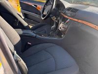 Usata Mercedes E220 Elegance 122 CV (89 kW) 2005 Grigio Berlina