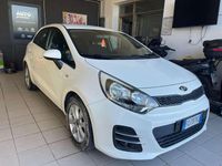 Usata Kia Rio 86 CV (63 kW) 2016 Bianco Berlina
