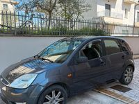 Usata Ford Fiesta 68 CV (50 kW) 2004 Grigio Utilitaria