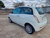 Usata Lancia Ypsilon 69 CV (50 kW) 2011 Bianco Utilitaria