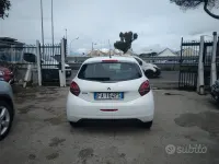 Usata Peugeot 208 Allure 82 CV (60 kW) 2015 Bianco Utilitaria