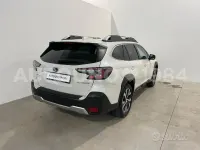 Usado Subaru Outback Premium 169 CV (124 kW) 2021 Blanco Familiar