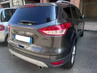 Usata Ford Kuga 140 CV (102 kW) 2015 Grigio SUV