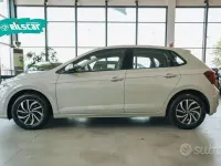 Usata VW Polo Life 95 CV (69 kW) 2023 Beige Utilitaria