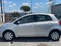 Usata Toyota Yaris 100 CV (73 kW) 2009 Argento Utilitaria