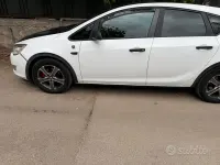 Usata Opel Astra 100 CV (73 kW) 2011 Grigio Berlina