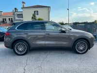 Usata Porsche Cayenne 245 CV (180 kW) 2011 Grigio SUV