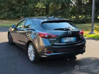 Usata Mazda 3 Exceed 105 CV (77 kW) 2017 Grigio Berlina