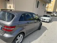 Usata Mercedes B180 109 CV (80 kW) 2011 Grigio Utilitaria