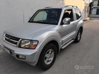 Usata Mitsubishi Pajero 165 CV (121 kW) 2001 Grigio SUV