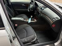 Usata Mercedes E220 Elegance 150 CV (110 kW) 2003 Argento Berlina