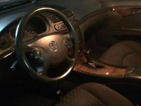Usata Mercedes E220 150 CV (110 kW) 2002 Blu