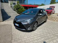 Usata Toyota Yaris Hybrid Style 73 CV (53 kW) 2017 Grigio Berlina