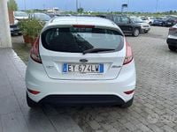 Usata Ford Fiesta 96 CV (70 kW) 2015 Bianco Utilitaria