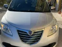 Usata Lancia Ypsilon 69 CV (50 kW) 2015 Argento Utilitaria