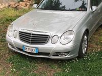 Usata Mercedes E220 Avantgarde 170 CV (125 kW) 2007 Argento Berlina