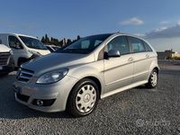 Usata Mercedes B180 109 CV (80 kW) 2012 Grigio Monovolume