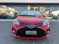 Usata Toyota Yaris Hybrid Active 73 CV (53 kW) 2017 Rosso Berlina