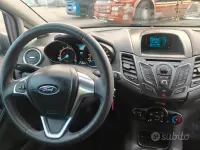 Usata Ford Fiesta 97 CV (71 kW) 2014 Grigio Utilitaria
