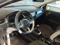 Begagnad Renault Captur Techno 101 HK (74 kW) 2023 Grå SUV