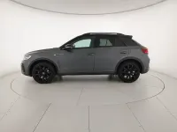 Usata VW T-Roc R-line 150 CV (110 kW) 2023 Indium grey metallizzato nero SUV