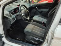 Usata Ford Fiesta 92 CV (67 kW) 2010 Bianco Berlina