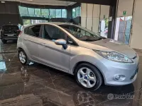 Usata Ford Fiesta 97 CV (71 kW) 2011 Grigio Berlina