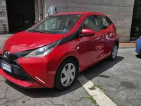 Usado Toyota Aygo X-clusiv 69 HP (50 kW) 2016 Vermelho Citadino
