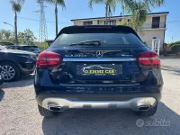 Usata Mercedes GLA200 Premium 136 CV (100 kW) 2018 Blu SUV