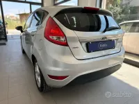 Usata Ford Fiesta Titanium 70 CV (51 kW) 2011 Grigio Berlina
