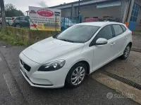 Usata Volvo V40 120 CV (88 kW) 2018 Bianco Berlina